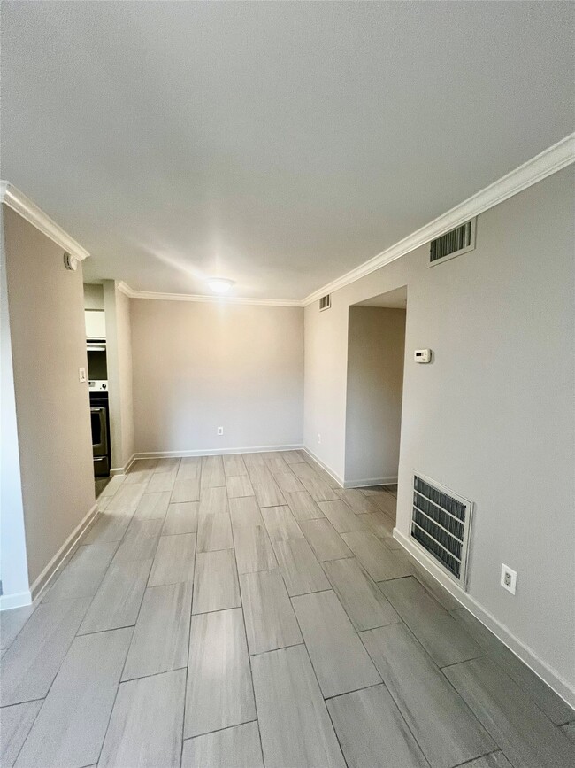 Building Photo - 3300 Pebblebrook Dr