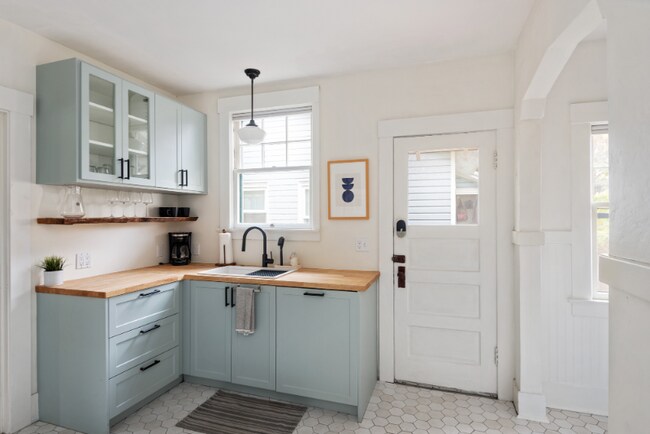 Building Photo - 4421 SE Division St