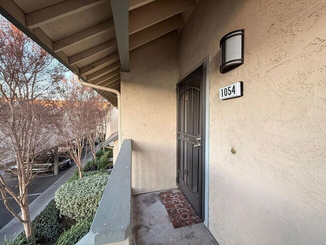 Building Photo - Updated 2 Bedroom, 2 Bath Condo in Gated Summershore Community – San Jose!