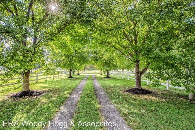 Foto del edificio - 5 br, 3.5 bath House - 11100 Dixie Ln
