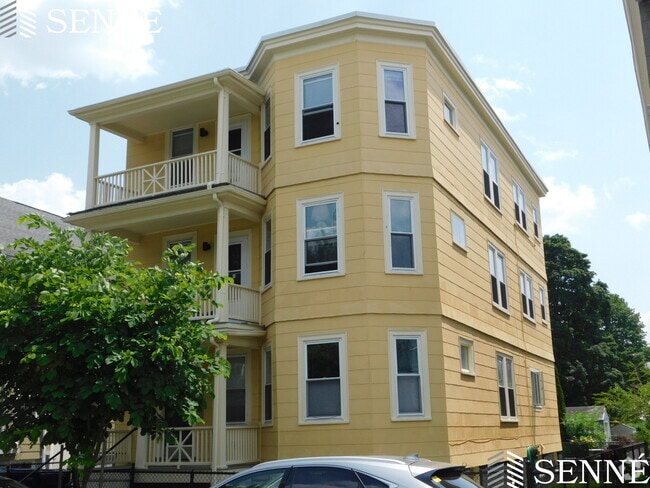 Building Photo - 142 Dudley St