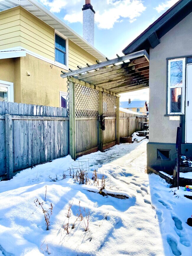 Building Photo - 1437 88th Ave W