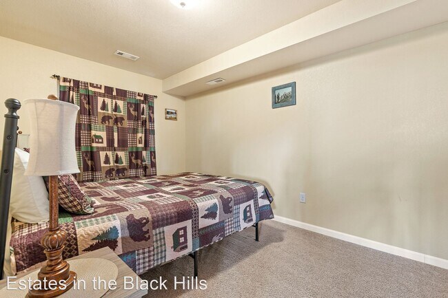 Building Photo - 4 br, 3 bath House - 25110 Little Teton Road