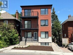Building Photo - 109-109 Russell Ave