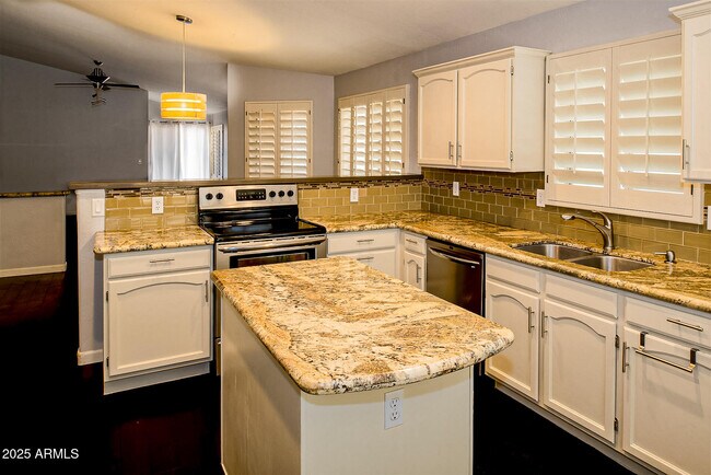 Foto del edificio - 31031 N 41st St