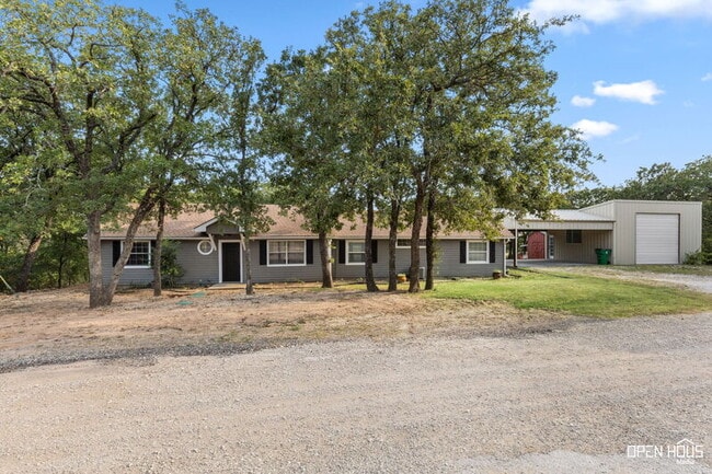 Building Photo - 126 Country Club Dr