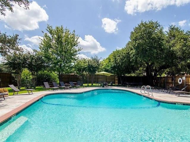 Foto del edificio - 7510 W Northwest Hwy