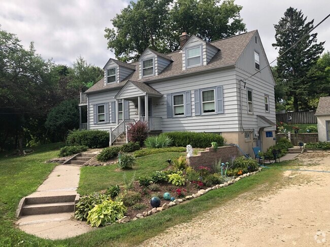 Building Photo - W52N677 Highland Dr