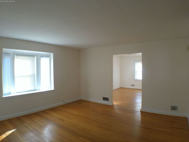 Foto del edificio - 1317 E Northern Pkwy