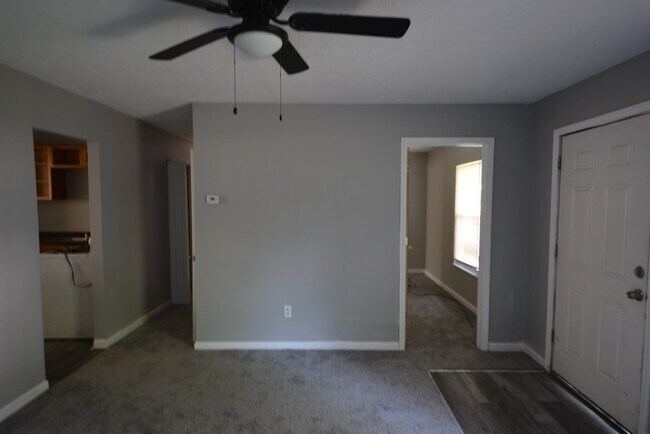Foto del edificio - 10032 Regency Ct