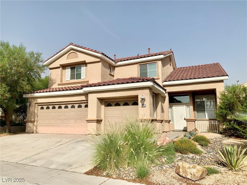 Foto principal - 1917 Sierra Oaks Ln