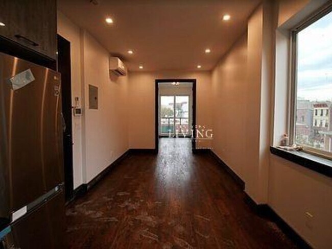 Building Photo - 338 Irving Ave