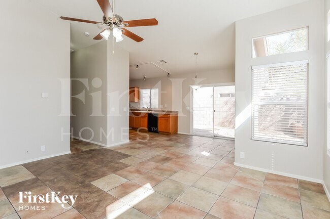 Foto del edificio - 6648 E Russell St