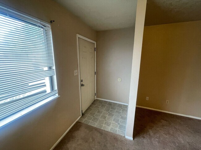 Foto del edificio - 383-391 N Wood Cir