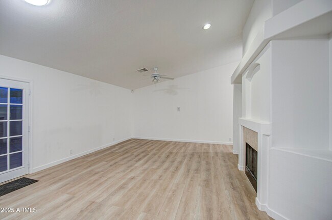 Foto del edificio - 15443 N 86th Ln