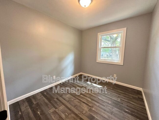 Building Photo - 1812 Crescent Ave