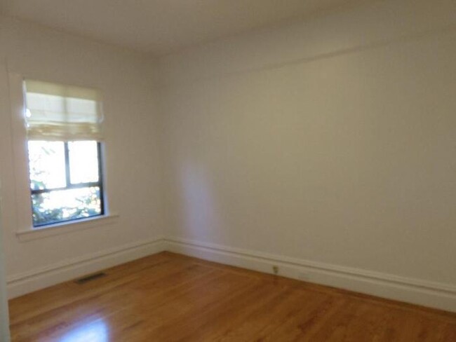Building Photo - 1 bedroom in San Francisco CA 94123