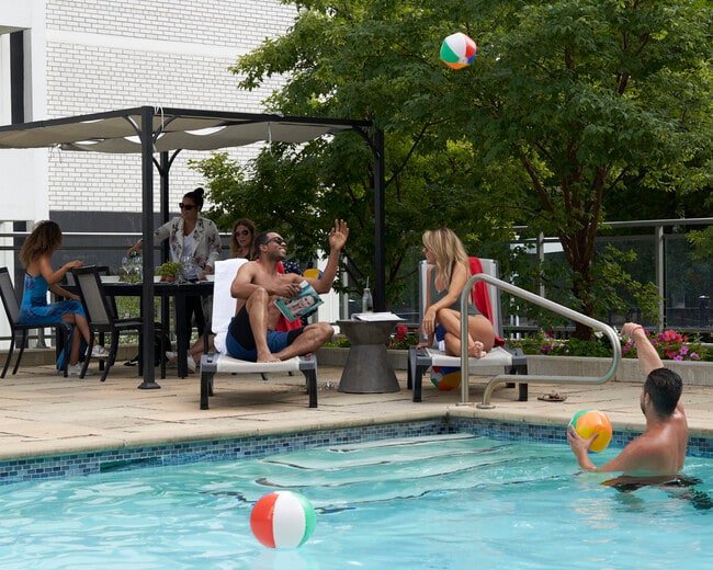 Building Photo - 18 Brownlow