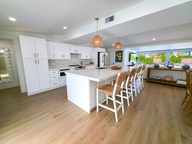 Foto del edificio - 720 Eastwind Dr