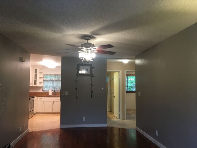 Building Photo - Healani Gardens-2 bed, 2 bath, 2 parking!