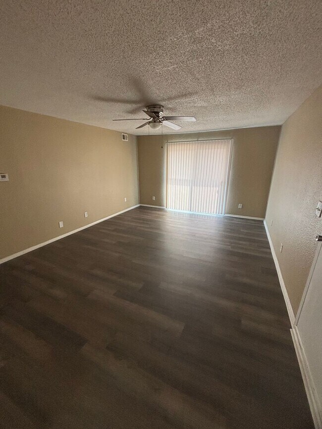 Foto del edificio - Beautiful 2 Bedroom 1.0 Bath