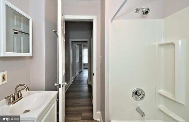 Building Photo - Conshohocken Townhome Available Now