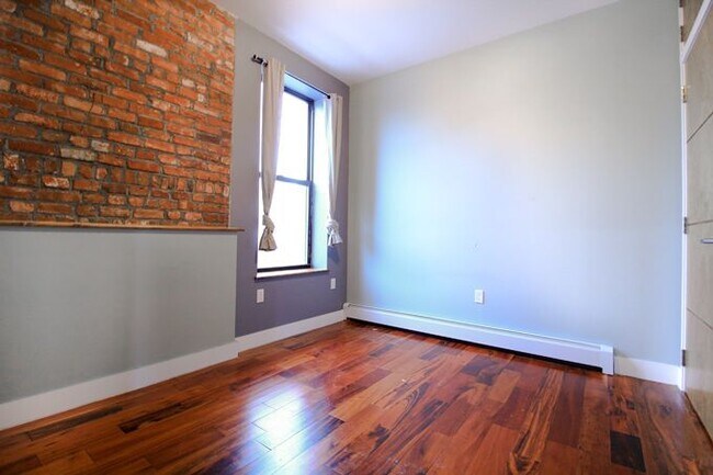 Foto del edificio - 641 Central Ave