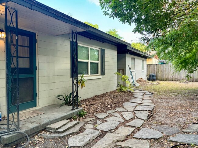 Building Photo - 718 E South St