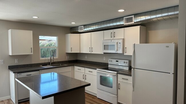 Building Photo - 2808 S Mill Ave