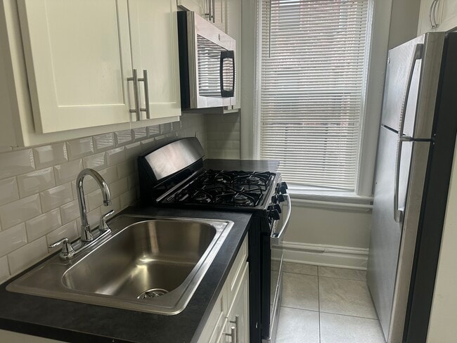 Building Photo - 125 Corbin Ave