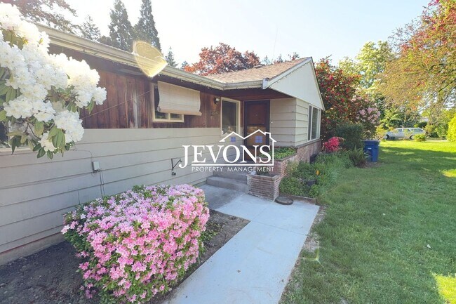 Foto del edificio - Available Now! 4-bedroom, 2-bathroom house in SeaTac