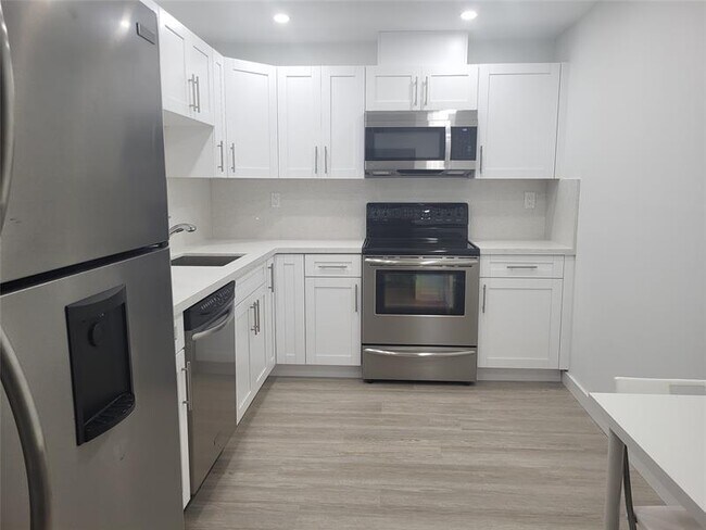 Foto del edificio - 10777 W Sample Rd