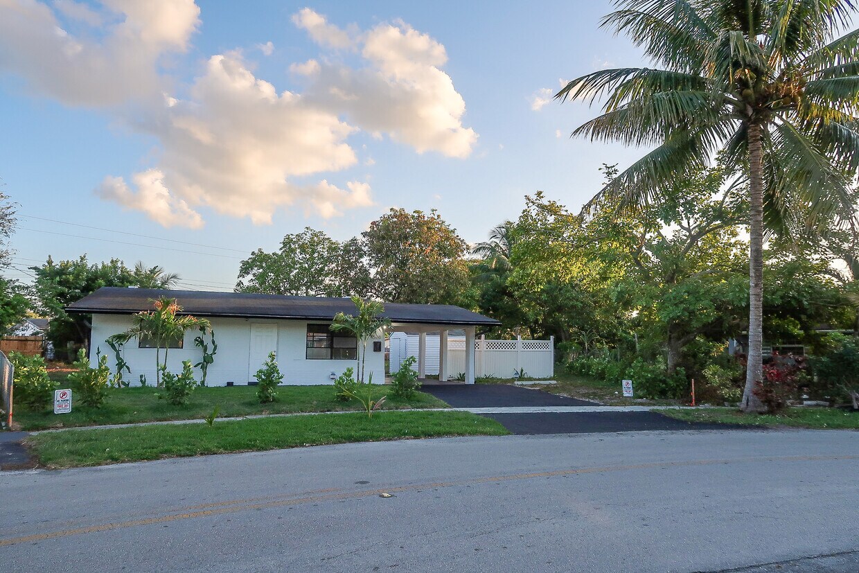 4570 NW 25th Pl, Lauderhill, FL 33313 House for Rent in Lauderhill, FL