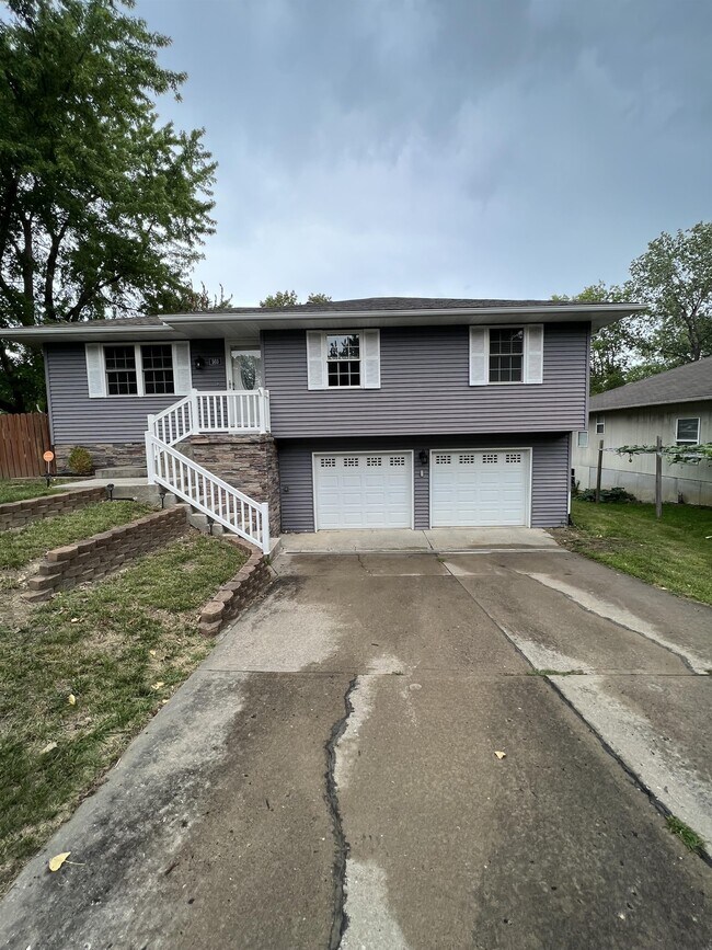 Building Photo - 503 Applewood Rd