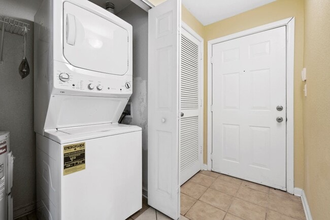 Building Photo - 410 S Villa San Marco Dr