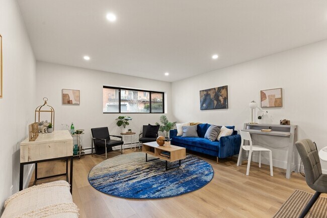 Building Photo - 5 Linda Ln