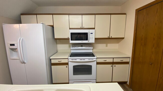Kitchen - 2603 Bedford Ct