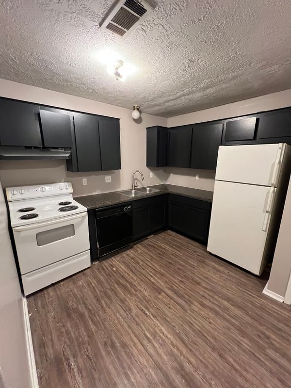 Building Photo - 2719 Sprucewood