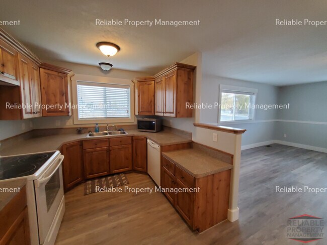 Foto del edificio - 381 W 1st S