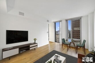 Building Photo - 172 Montague St