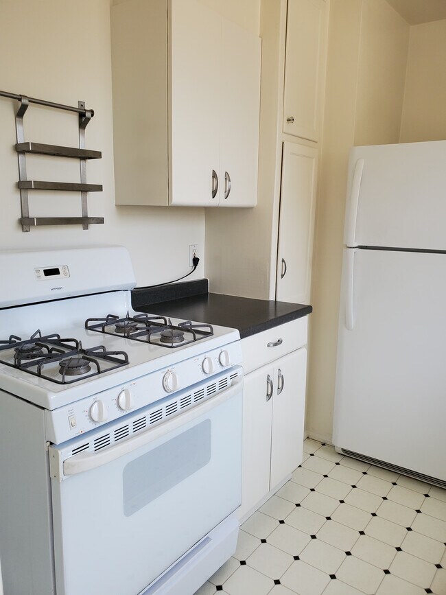 Foto del edificio - 2503 N Beachwood Dr