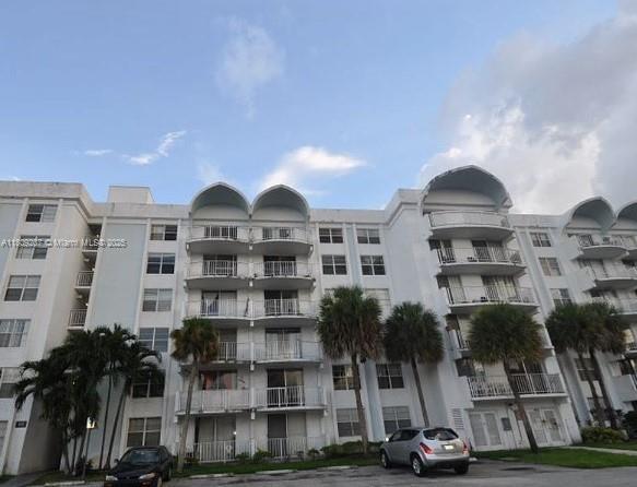 Foto principal - 488 NW 165th St