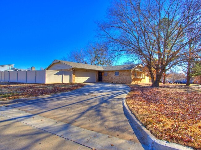 Foto del edificio - 3 Bed 2 Bath 2 Car Garage in Shawnee!