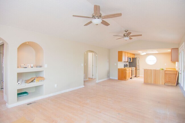 Foto del edificio - Fully Renovated Home + Shop + RV Parking in Tremonton!