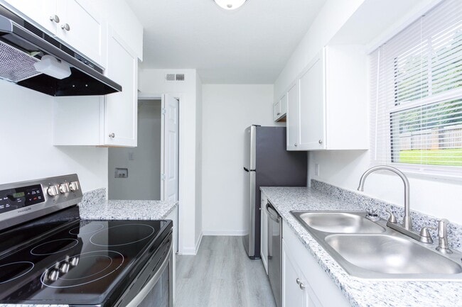 Building Photo - Adar at Golden Gate