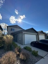 Building Photo - 484 S Kansas Loop