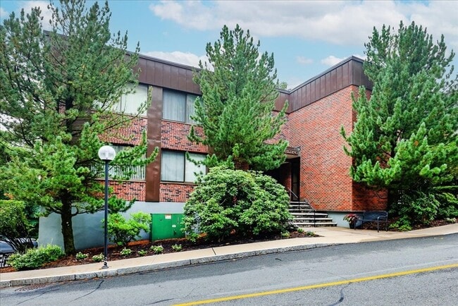 Building Photo - 1004 Paradise Rd