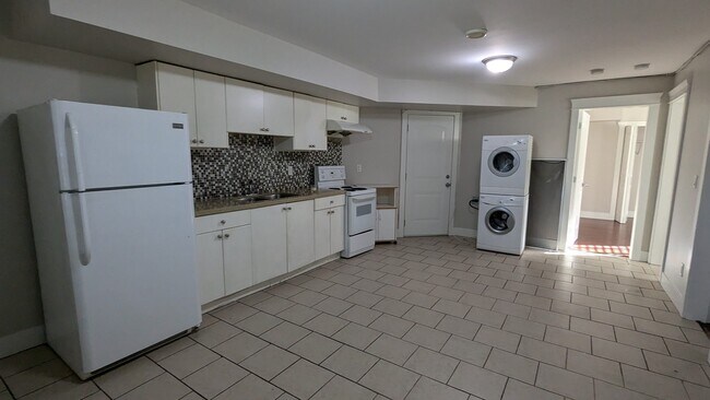 Photo du bâtiment - 14843-14863 63 Ave