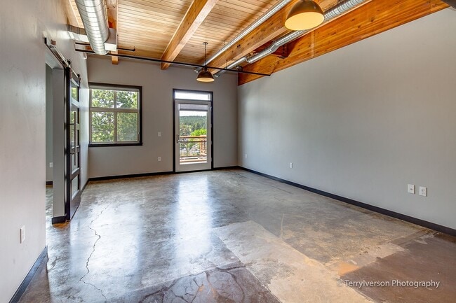 Building Photo - Downtown Living 1 Bed/1 Bath Apartment - S...