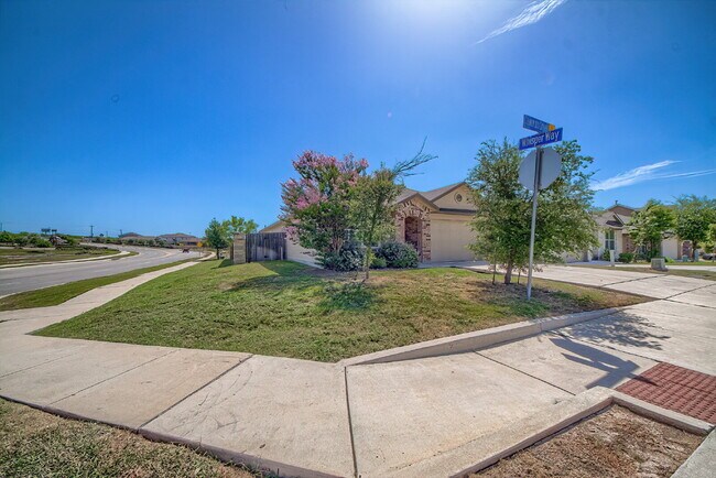 Foto del edificio - Welcome to this beautifully maintained 4-bedroom, 2-bathroom home in the highly desirable Whisper...